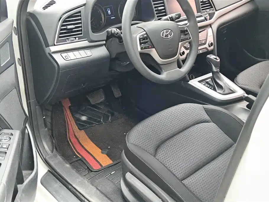 Hyundai Elantra 2016 Model 1.6L Automatic Smart Elite фото 9