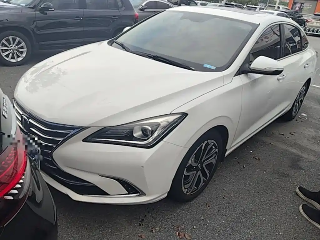 Фото 1 - Changan Eado