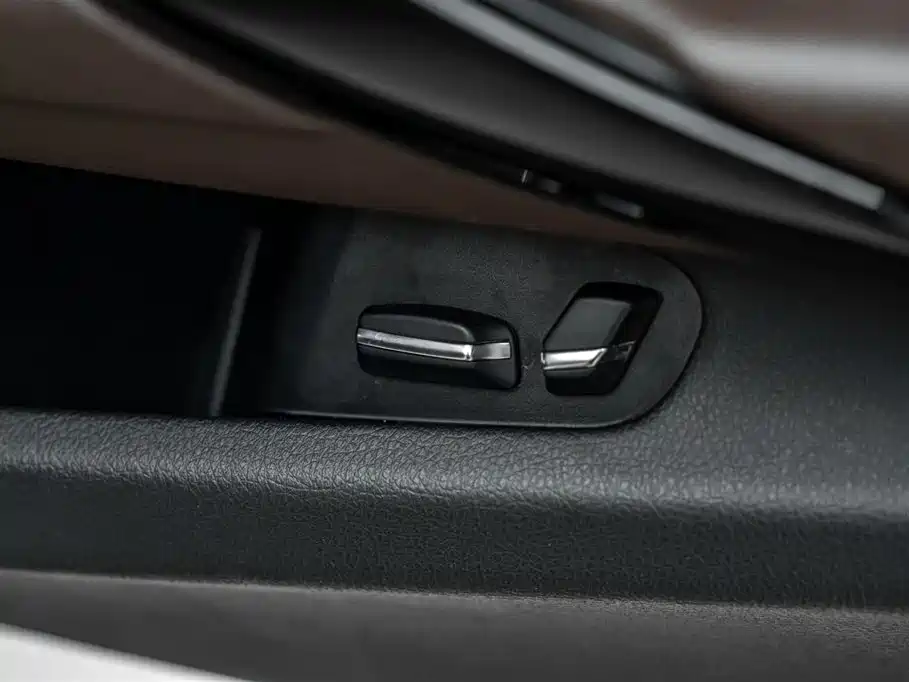 BMW 3 Series 2018 320Li Fashion Style фото 39