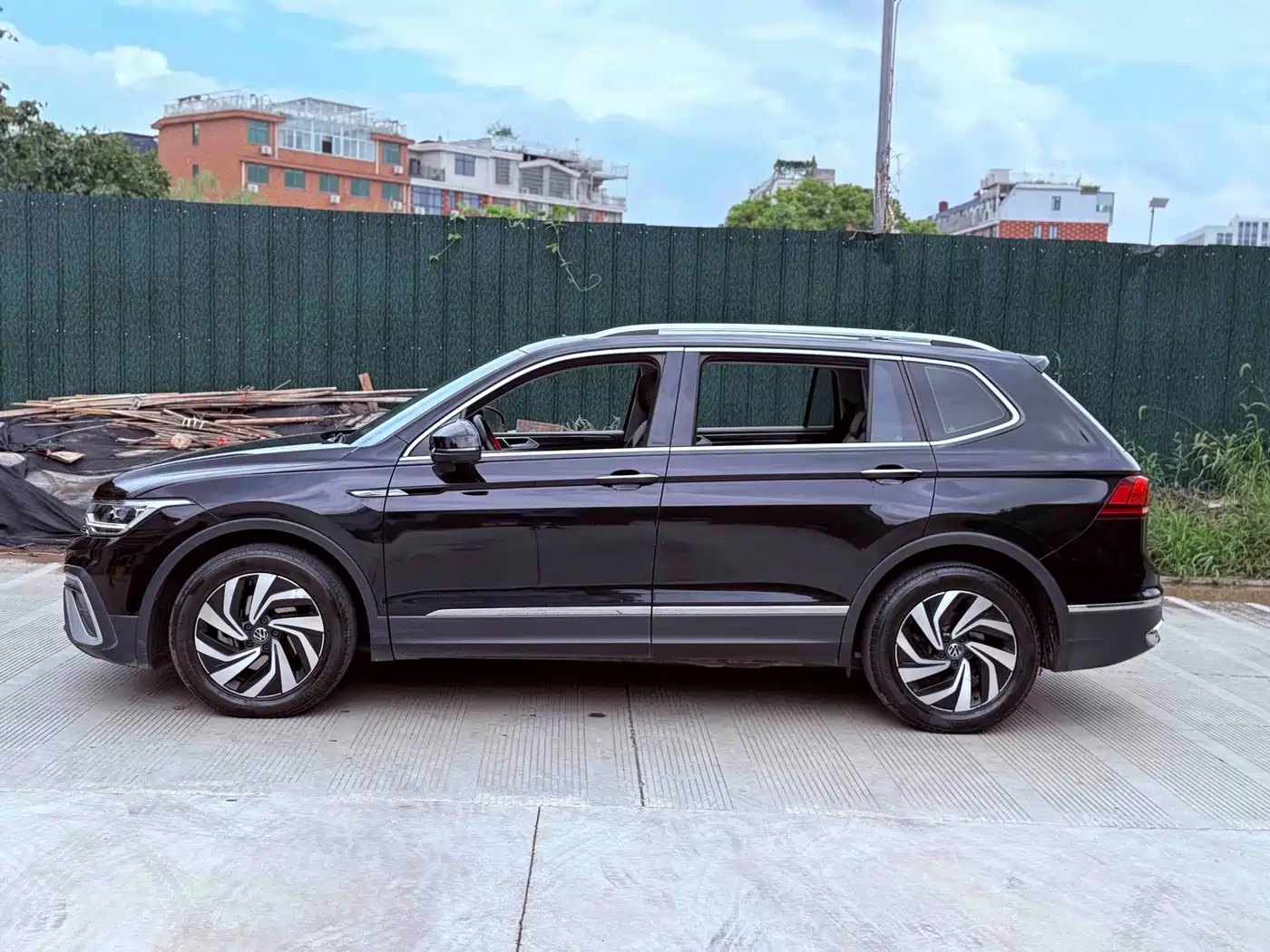 Фото 10 - Volkswagen Tiguan L