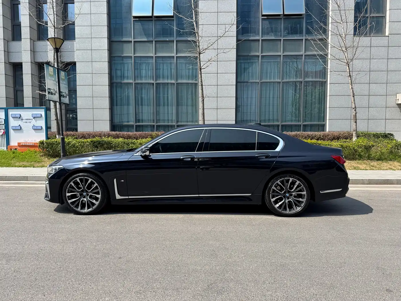 BMW 7 Series 2022 740Li Exclusive M Sport Package фото 7