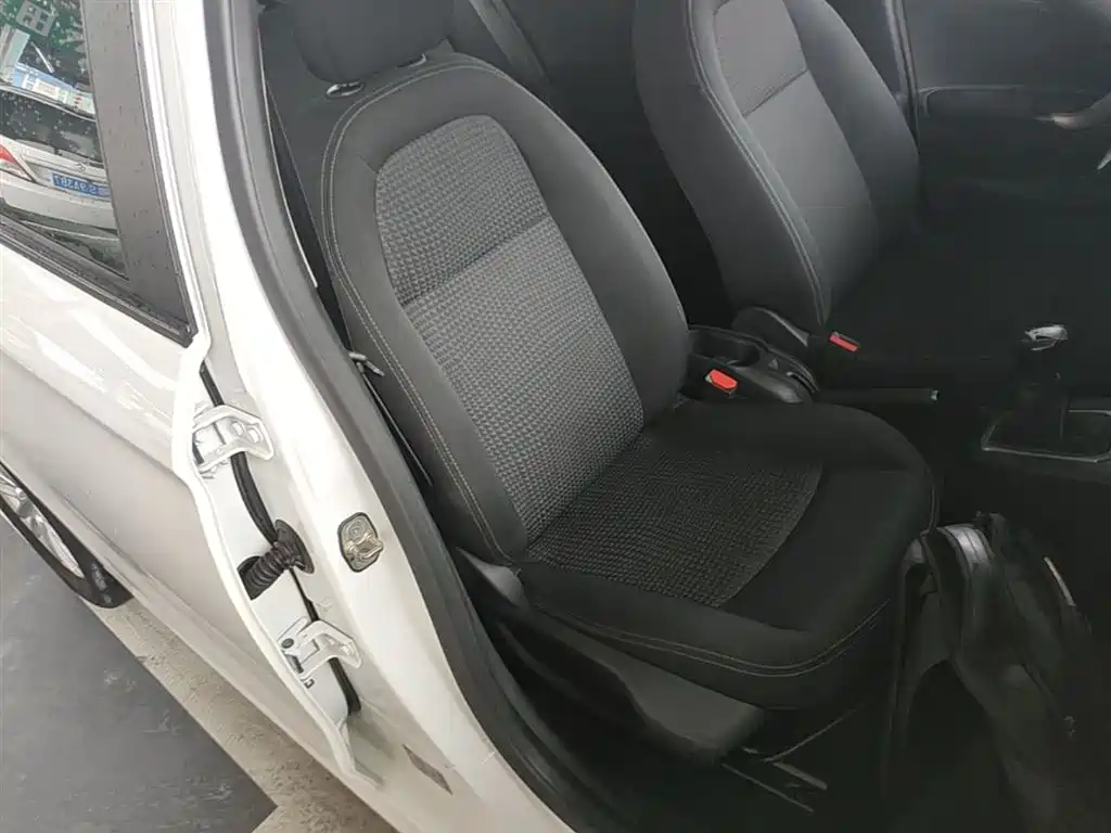 Peugeot 301 2014 1.6L Manual Luxury Edition фото 25
