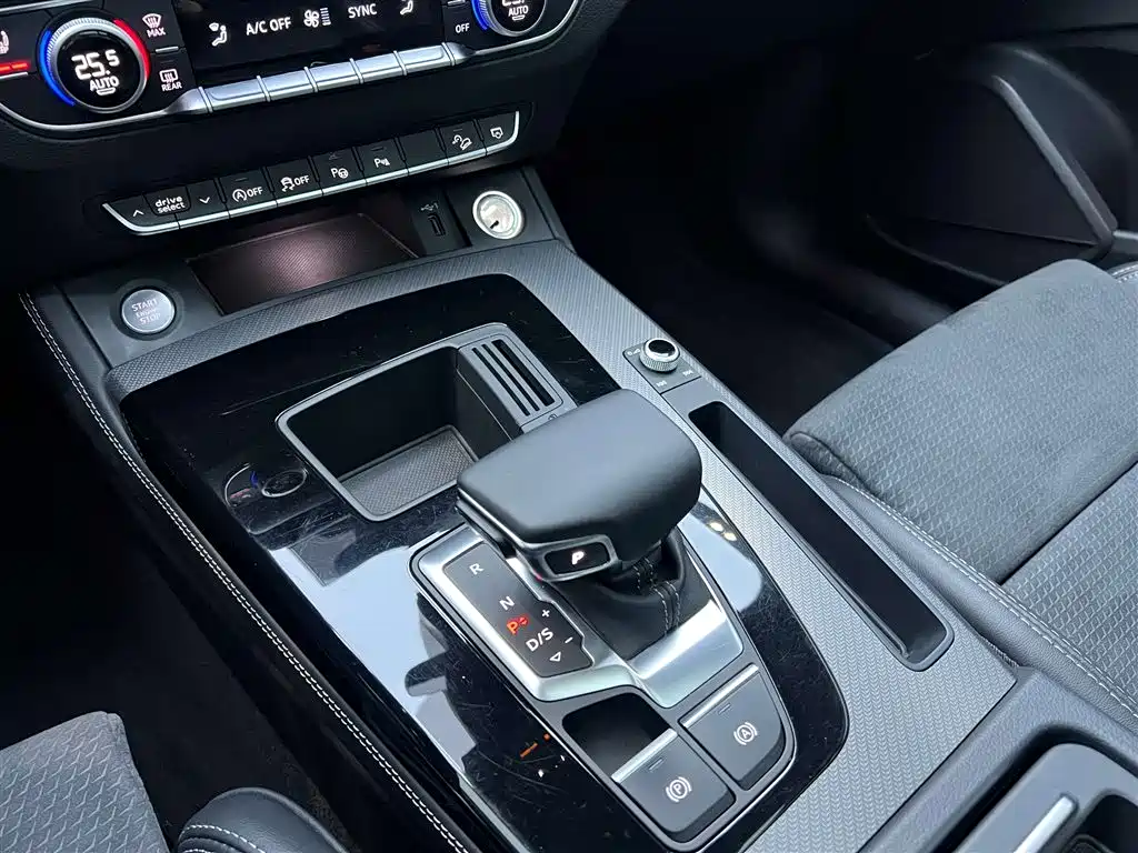 Audi Q5L Sportback 2022 40 TFSI Luxury фото 18
