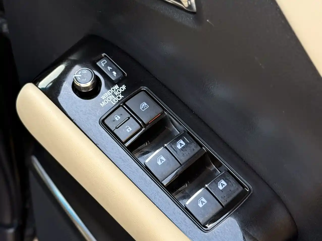 Toyota Alphard 2018 3.5L Luxury фото 9