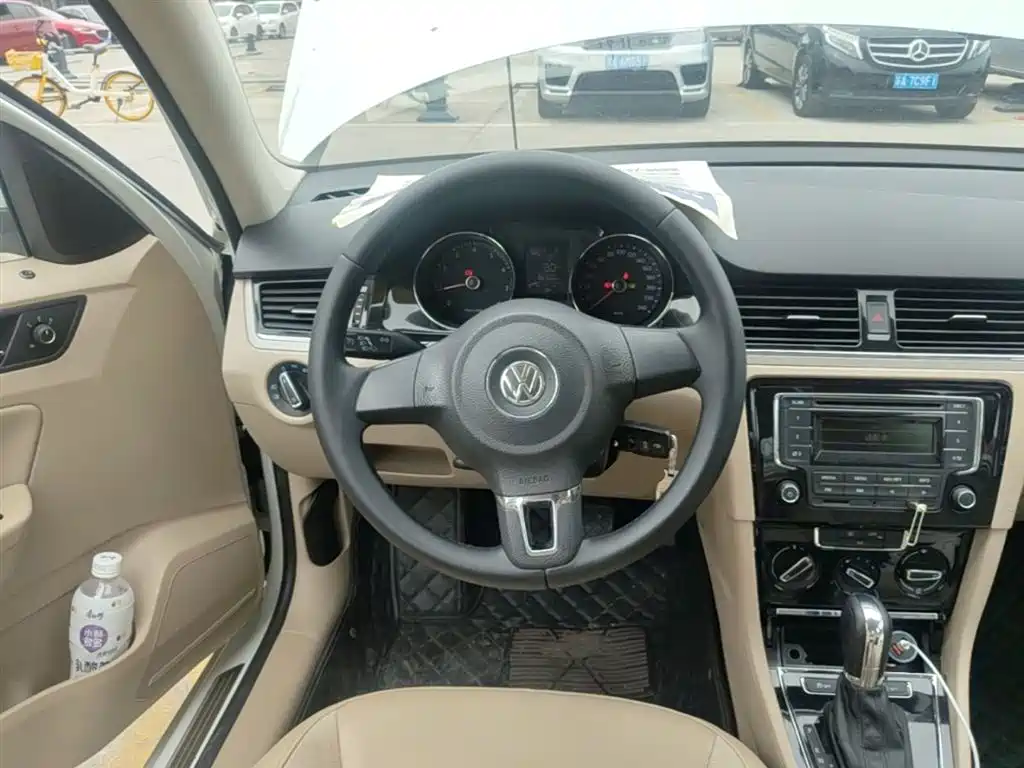Volkswagen Bora 2014 1.6L Automatic Comfort Edition фото 11