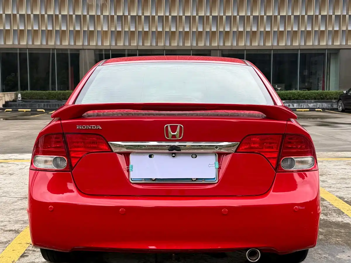 Фото 8 - Honda Civic