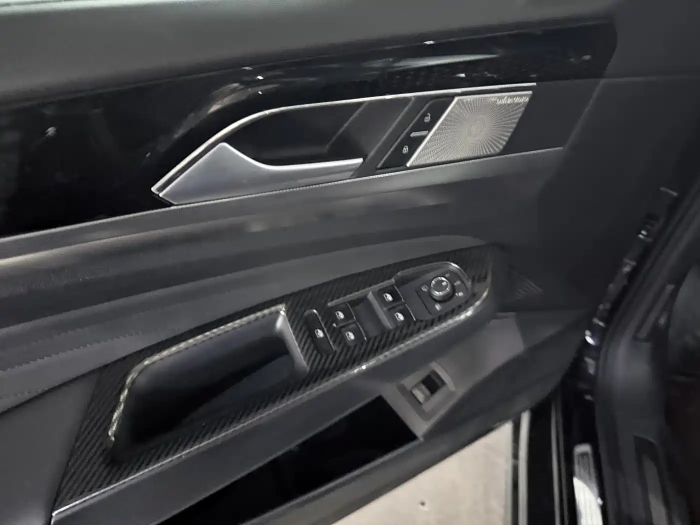 Volkswagen Passat 2023 330TSI Elite Edition фото 7