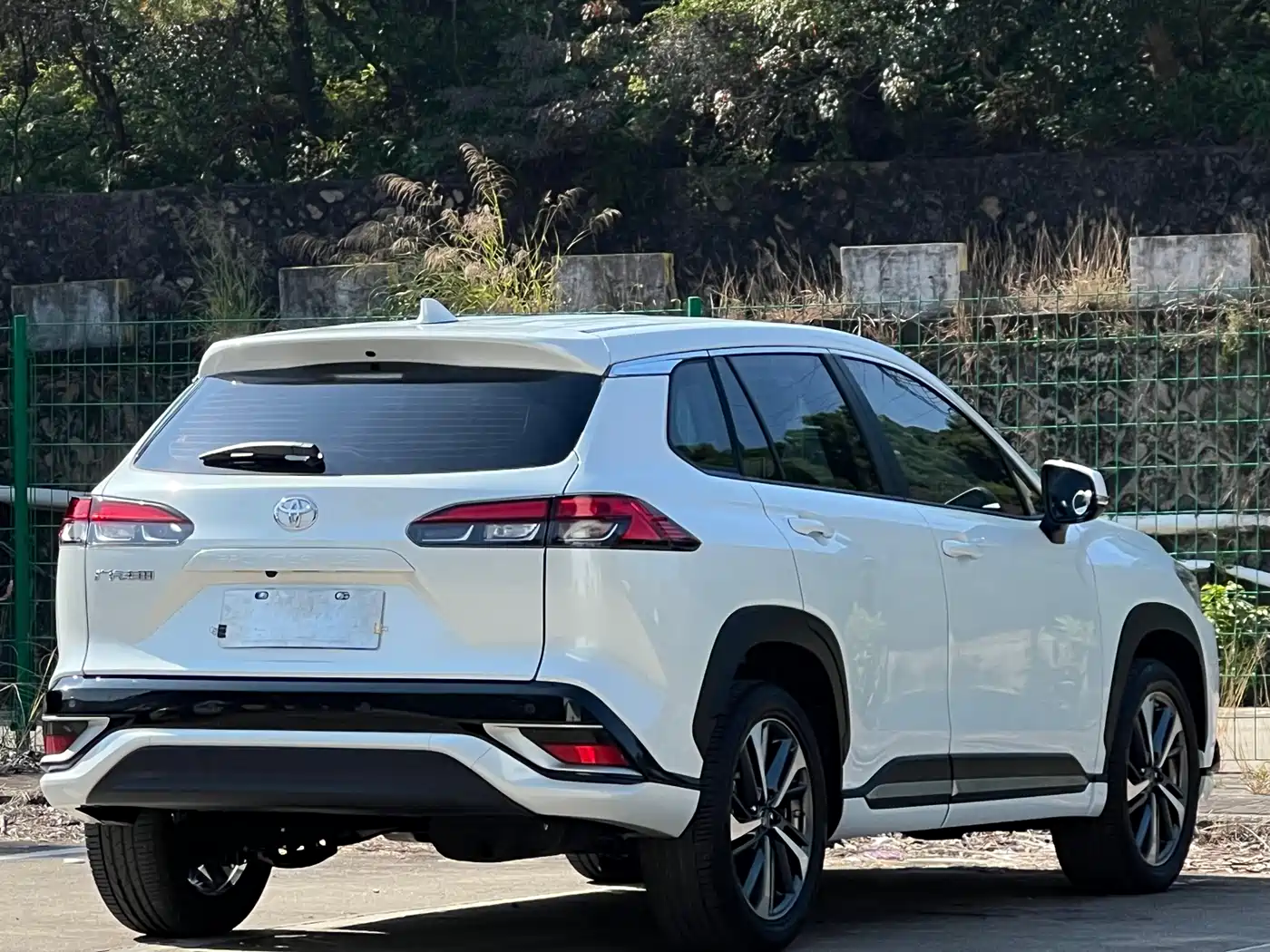 Toyota Frontlander 2023 2.0L CVT Sport Edition фото 4
