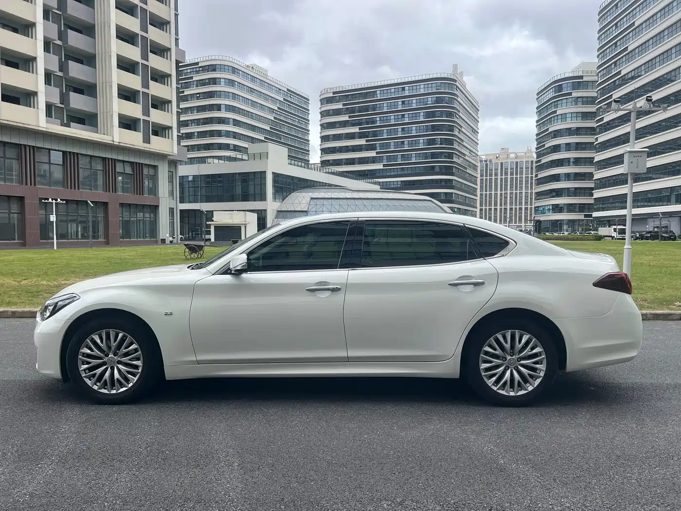 Фото 7 - Infiniti Q70