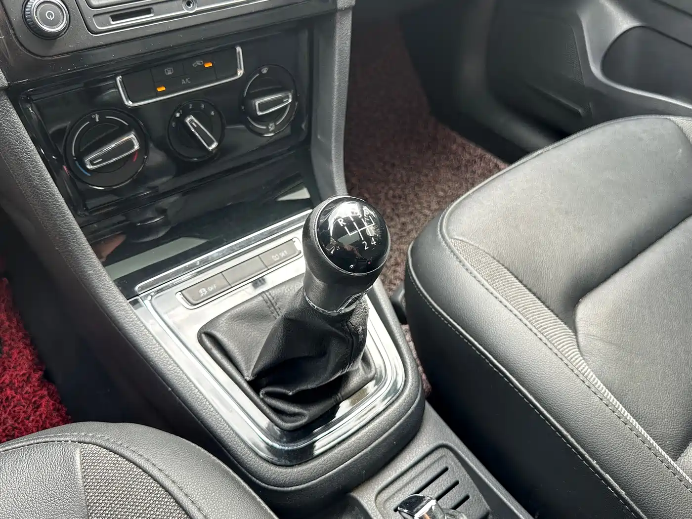 Volkswagen Bora 2014 1.6L Manual Comfort Edition фото 11