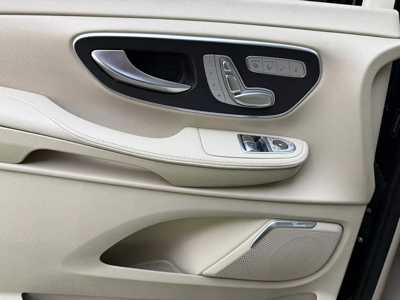 Mercedes-Benz V-Class 2021 V 260 L Long Wheelbase Premium Edition фото 5