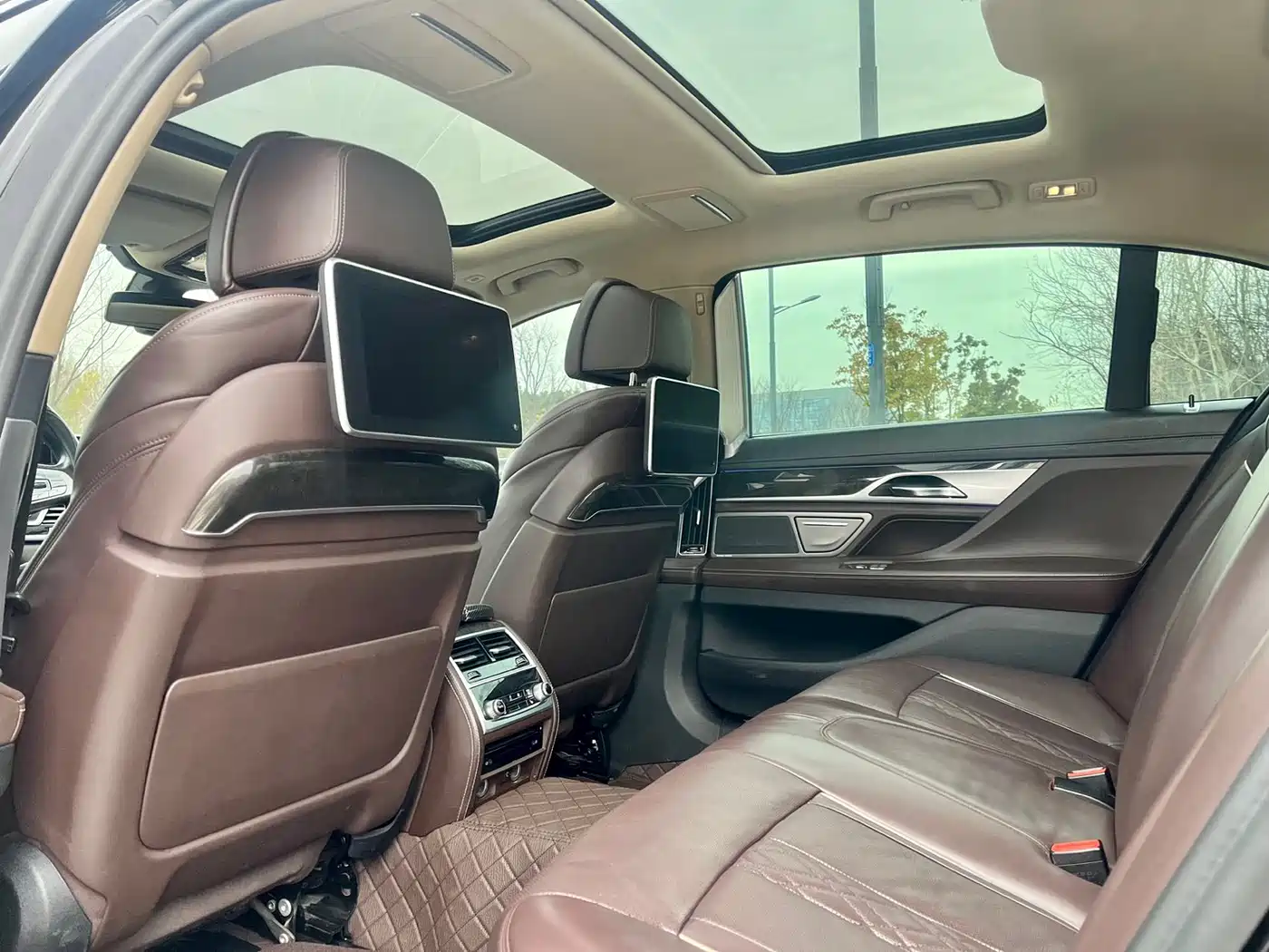 BMW 7 Series 2016 740Li Leading Edition фото 6