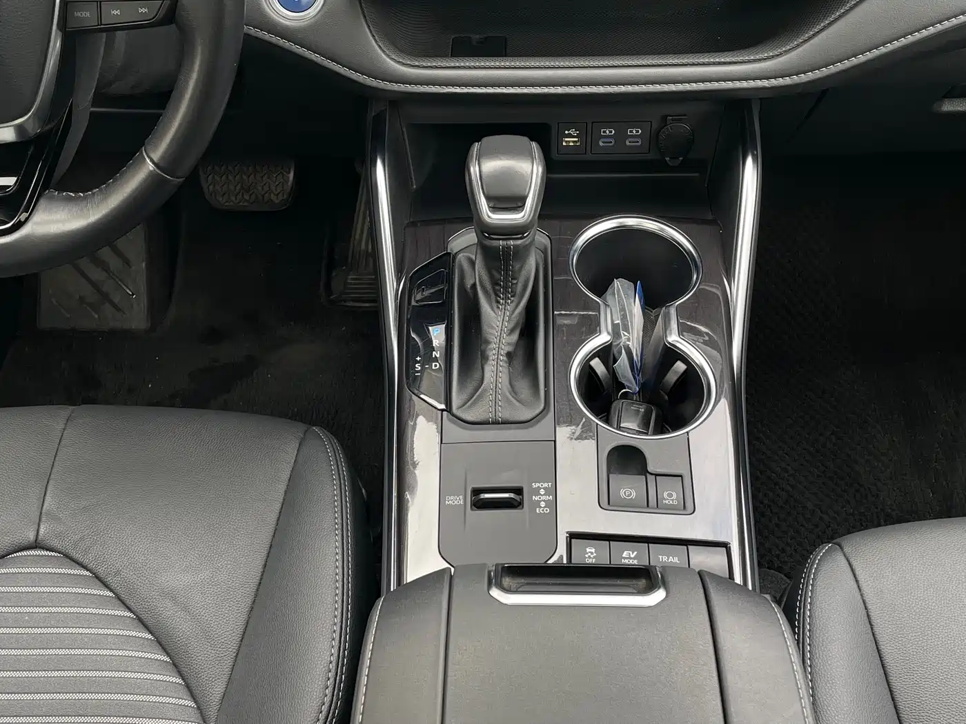 Toyota Crown Kluger 2022 2.5L HEV 4WD Premium Edition фото 11