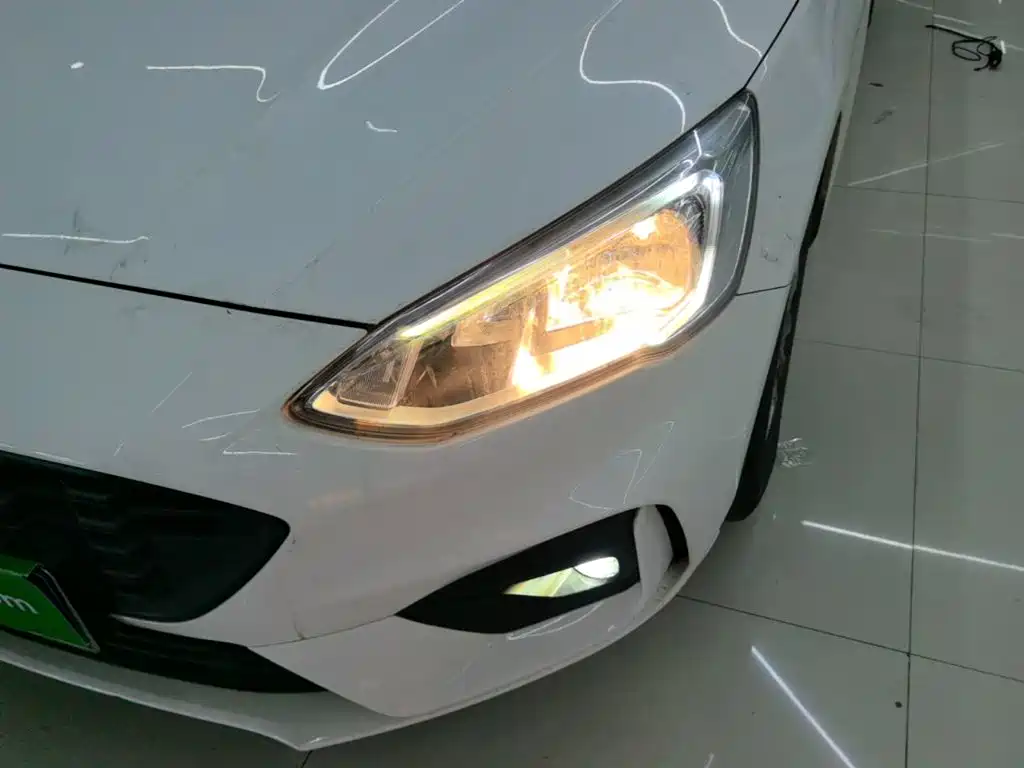 Фото 24 - Ford Focus