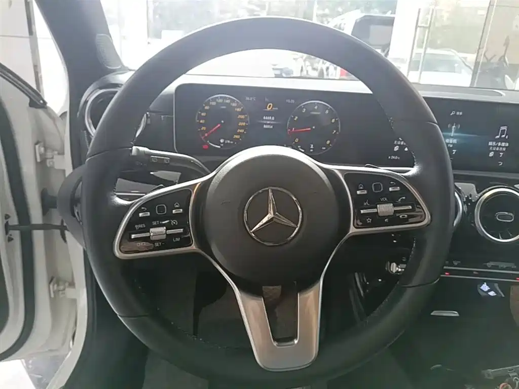 Mercedes-Benz A-Class (Import) 2019 A 200 Dynamic Version фото 11