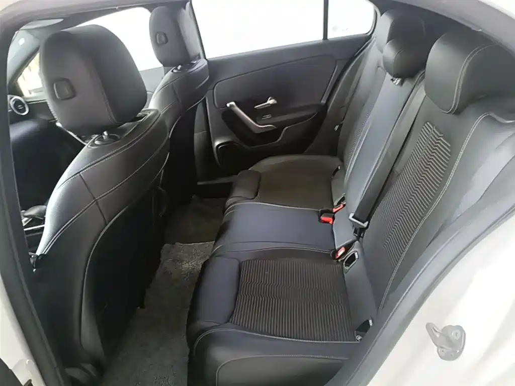 Mercedes-Benz A-Class (Import) 2019 A 200 Dynamic Version фото 17