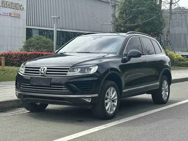 VOLKSWAGEN TOUAREG