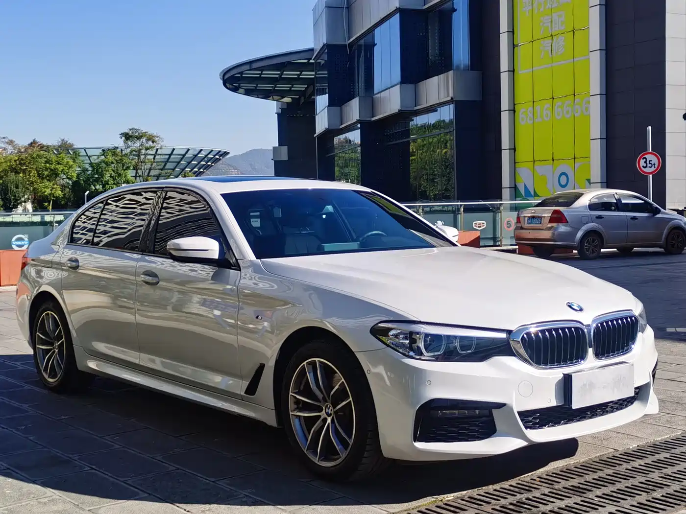 BMW 5 Series 2019 525Li M Sport Package фото 3