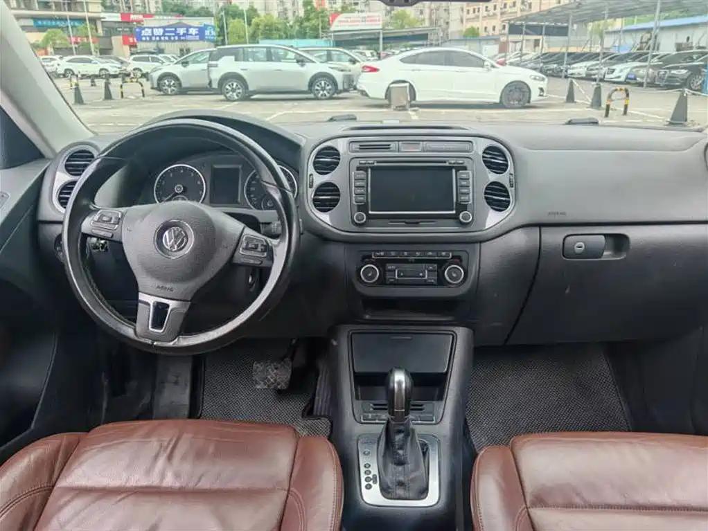 Volkswagen Tiguan 2011 Model 2.0TSI R-Line фото 9