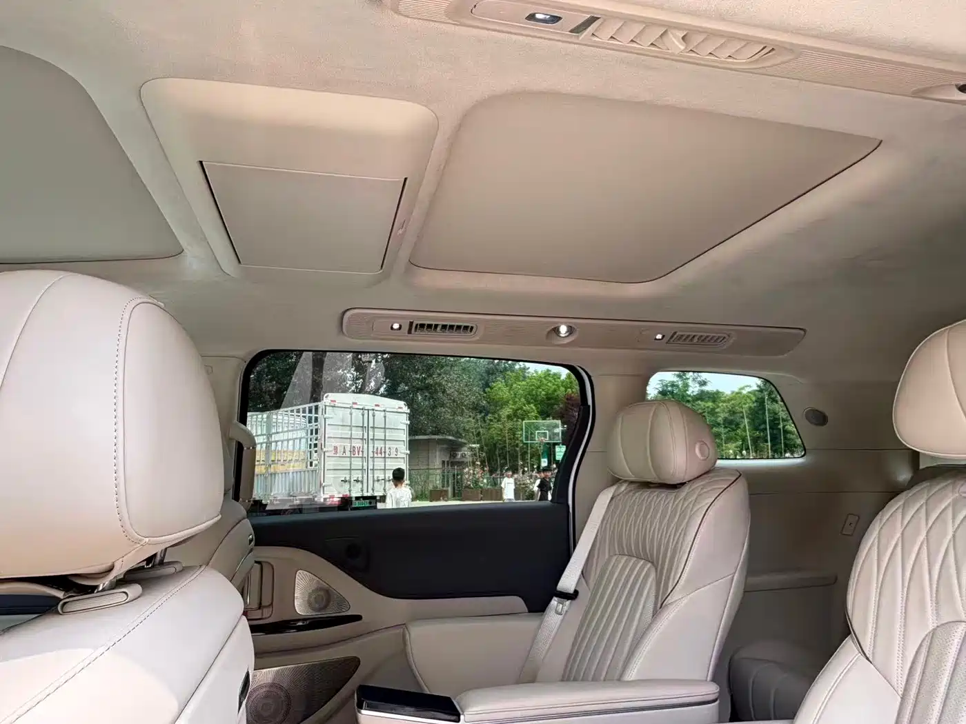 Voyah Auto Voyah Dreamer 2025 PHEV AWD Flagship Kunpeng Edition фото 8