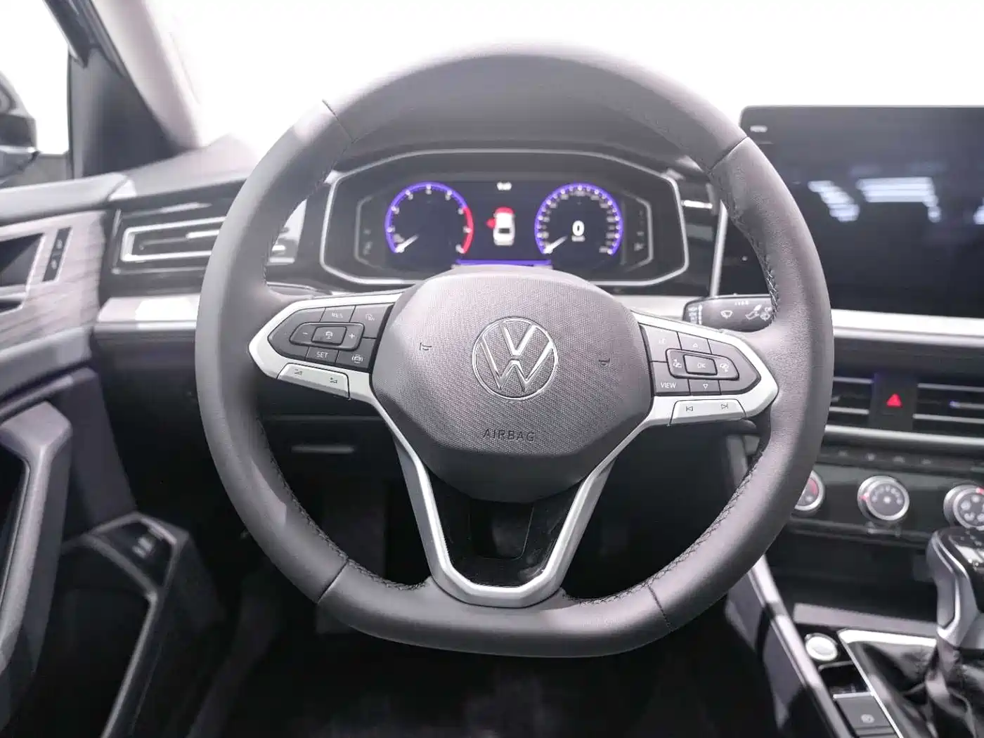 Volkswagen Sagitar 2025 Model Year 3rd Facelift 300TSI DSG Surpassing Edition фото 18