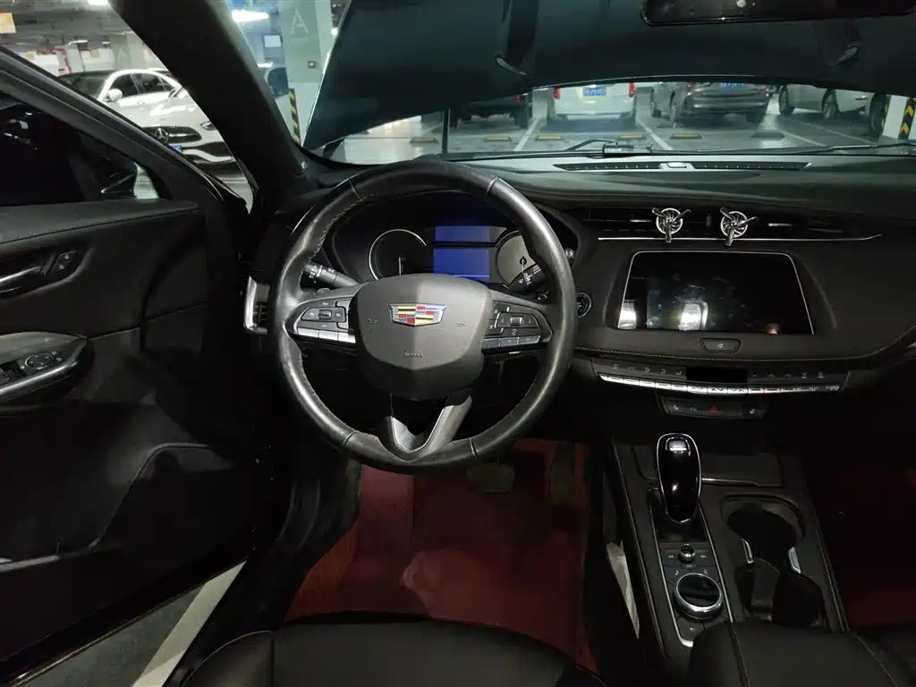 Cadillac XT4 2021 28T FWD Premium Edition фото 3