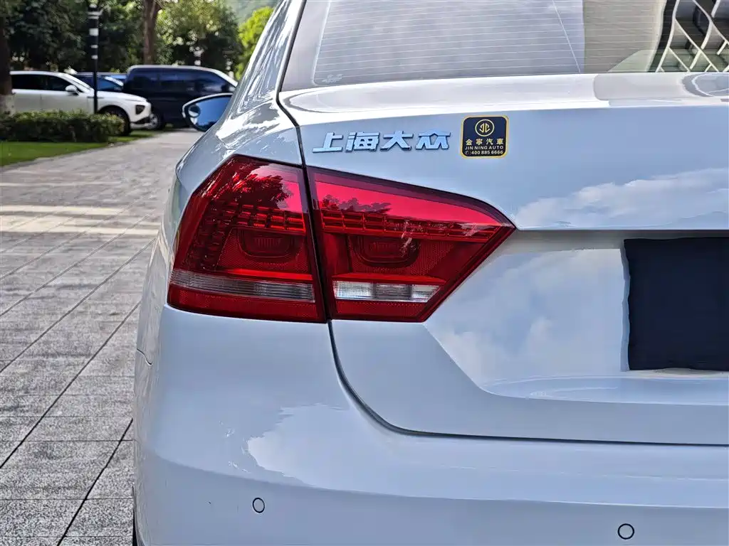 Volkswagen Passat 2011 1.8TSI DSG Honor Edition фото 12