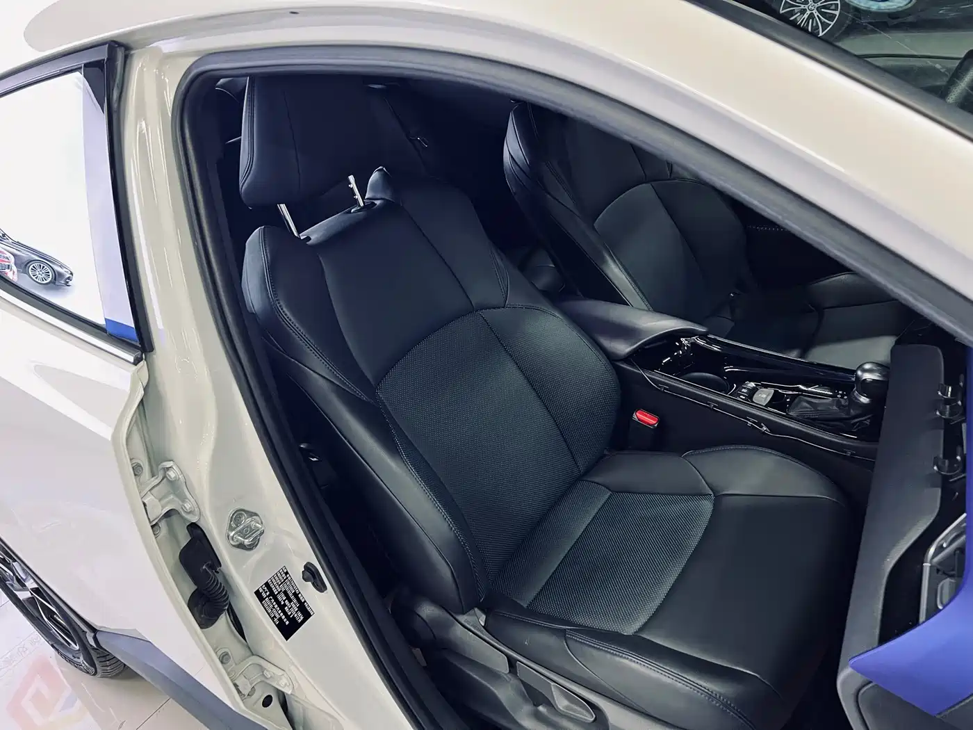 Toyota C-HR 2021 2.0L Luxury Edition фото 7