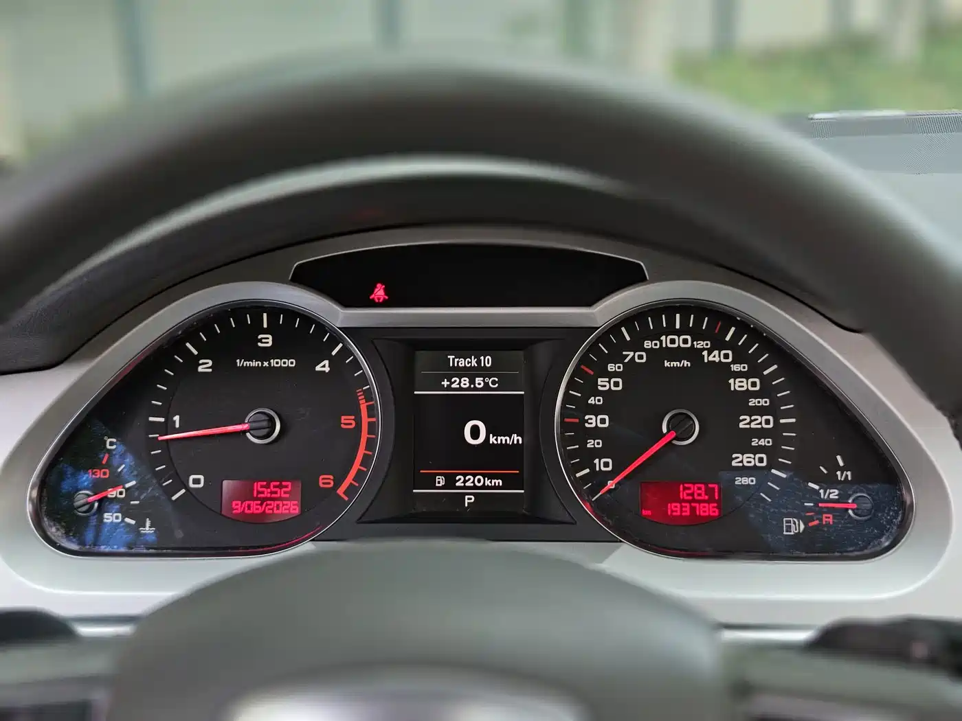 Фото 11 - Audi A6L