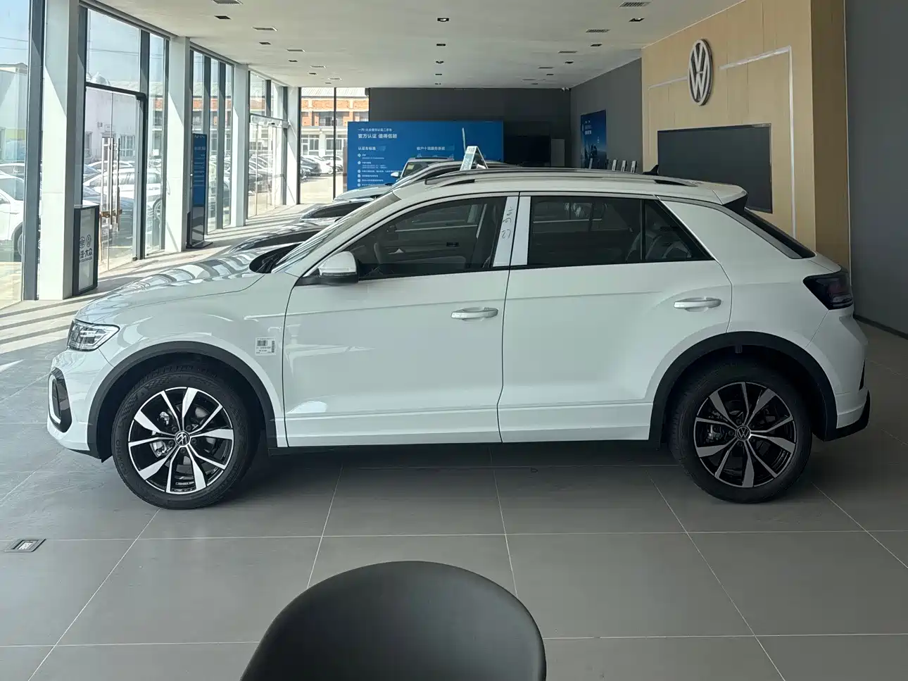 VOLKSWAGEN T-ROC EXPLORING SONGS