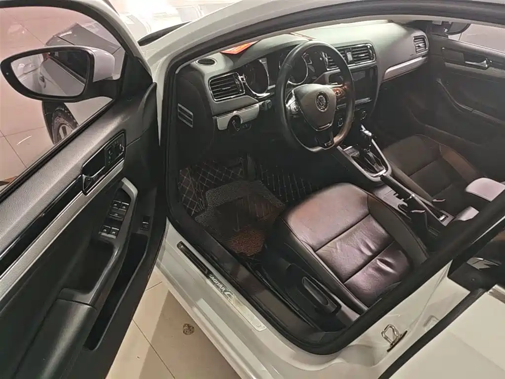 Volkswagen Sagitar 2017 230TSI Automatic Comfort фото 16