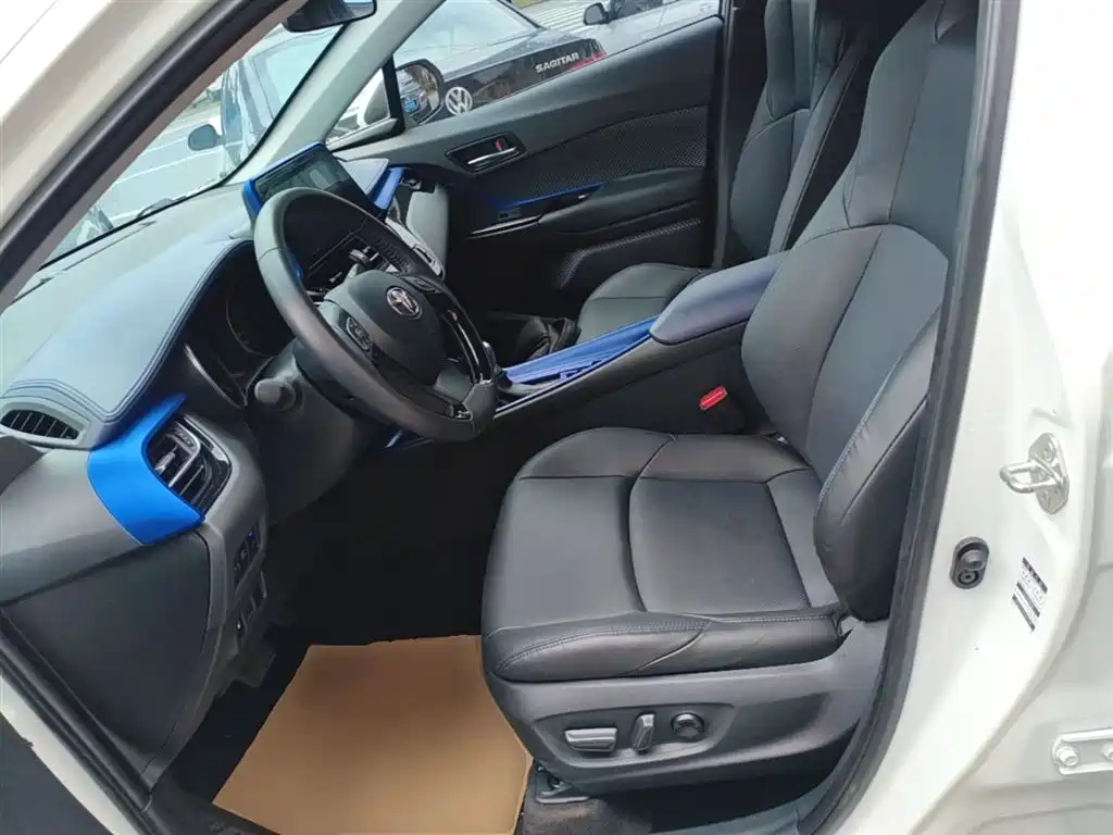 Toyota C-HR 2021 2.0L Luxury Edition фото 15