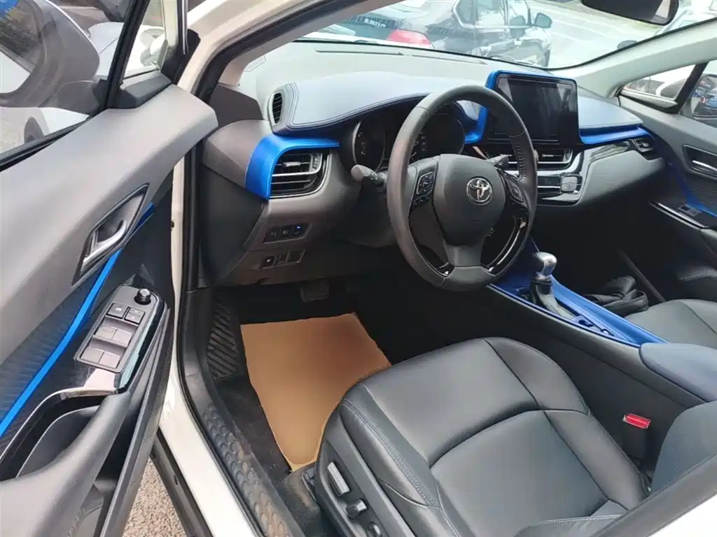 Toyota C-HR 2021 2.0L Luxury Edition фото 16