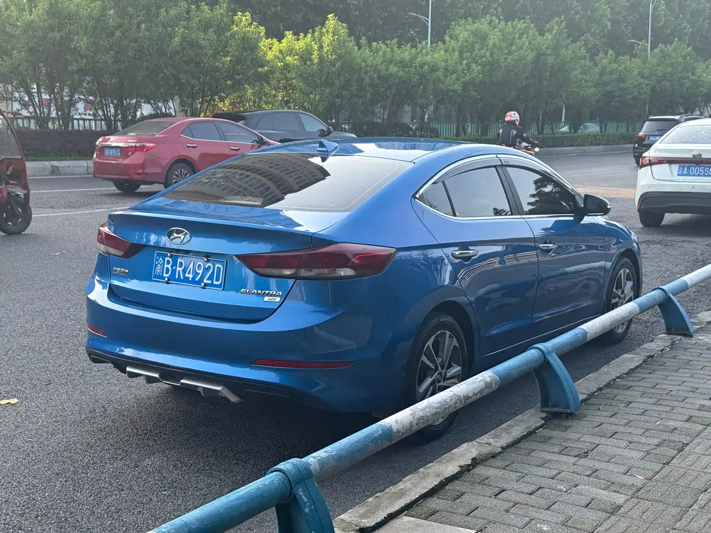 Hyundai Elantra 2016 1.6L Auto Smart·Luxury Edition фото 4