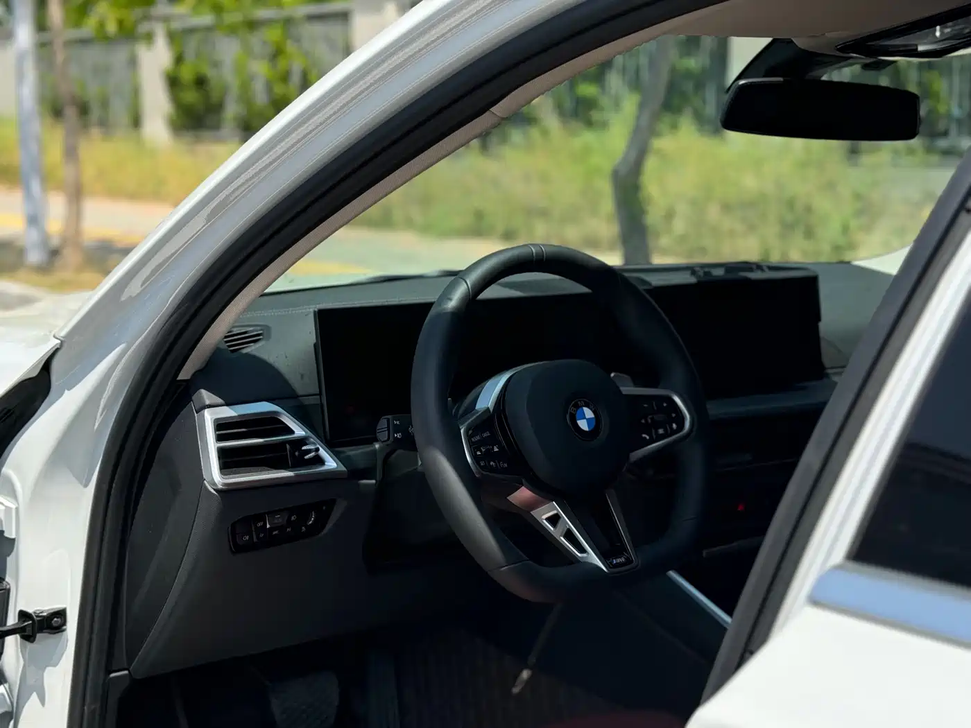BMW 3 Series 2025 325Li M Sport Package фото 4