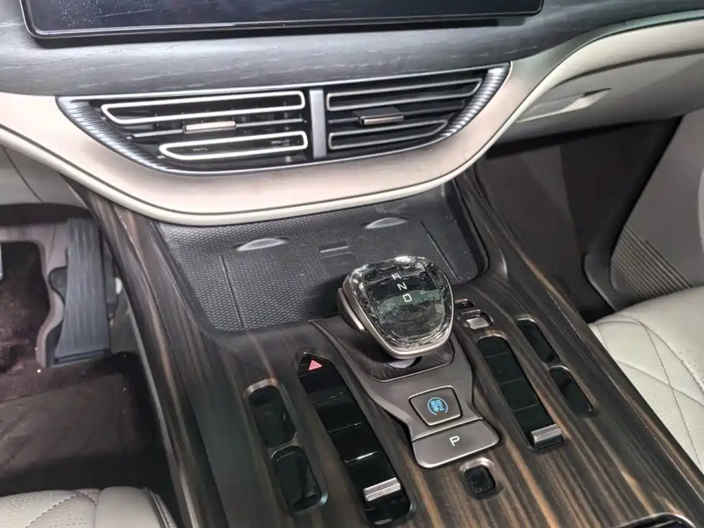 Denza D9 2023 2022 DM-i 970 AWD Flagship