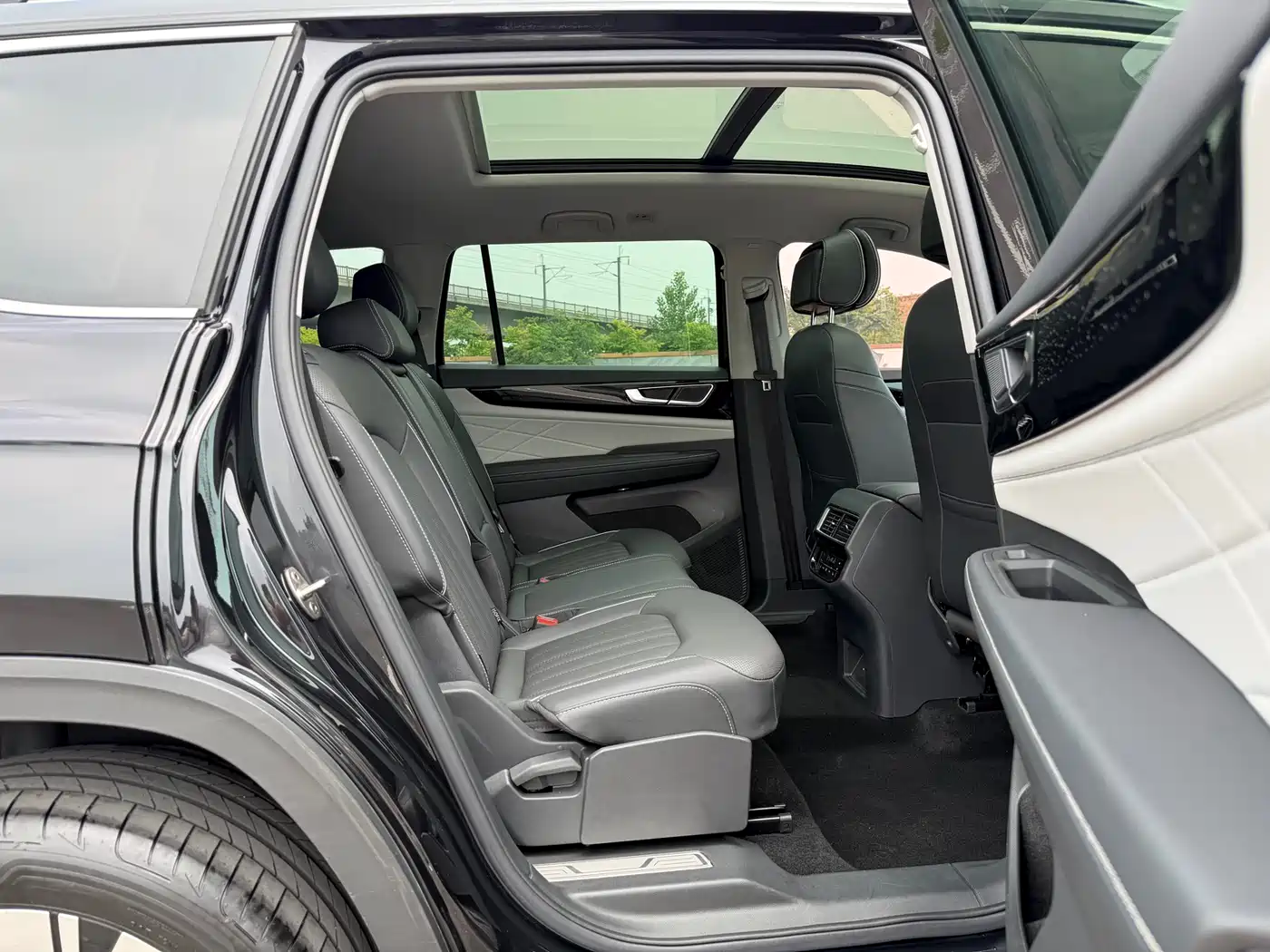 Volkswagen Teramont 2023 330TSI FWD Premium Luxury Edition фото 17