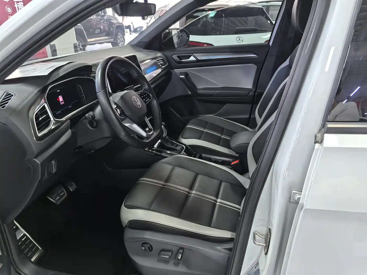 Volkswagen T-ROC 2024 300TSI DSG 2WD Morning Light Edition фото 7