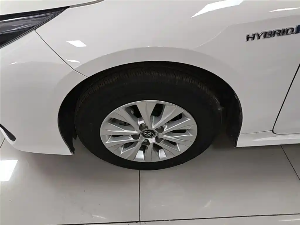 Toyota Corolla 2022 Hybrid 1.8L E-CVT Pioneer Edition фото 23