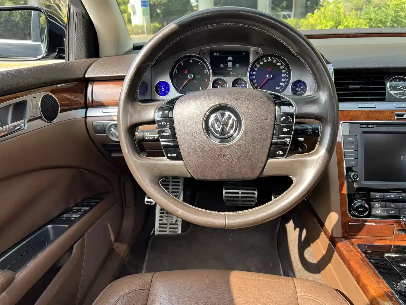 Volkswagen Phaeton 2014 3.0L Business Edition фото 20