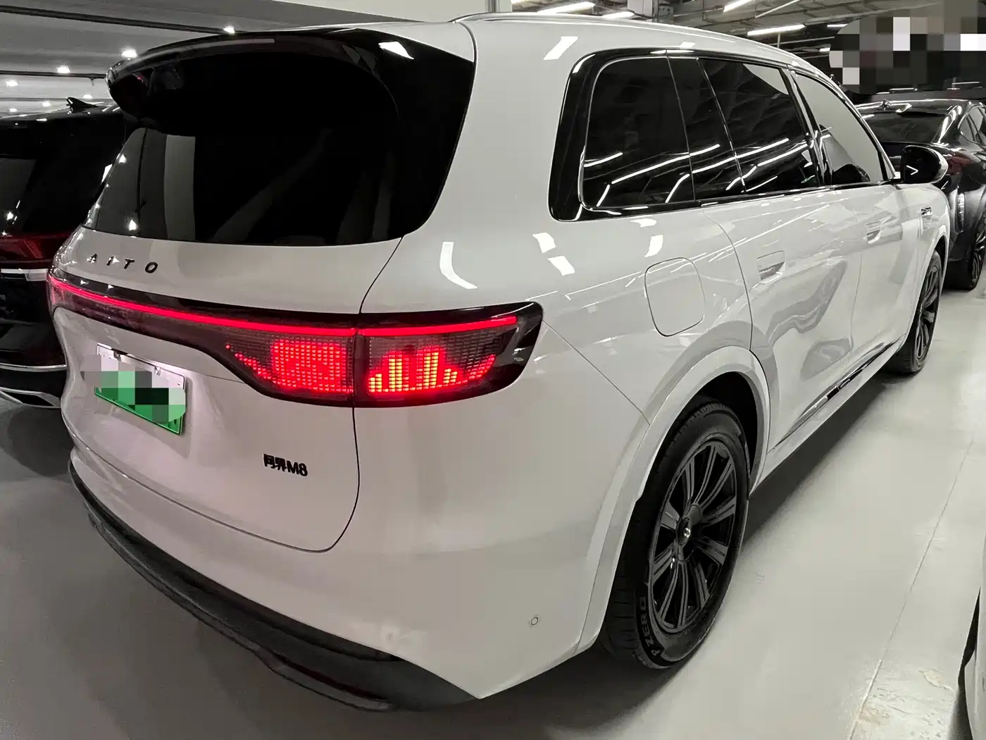 AITO Wenjie AITO M8 2025 Model Extended Range Max+ Edition 53.4kWh 6-Seater фото 3