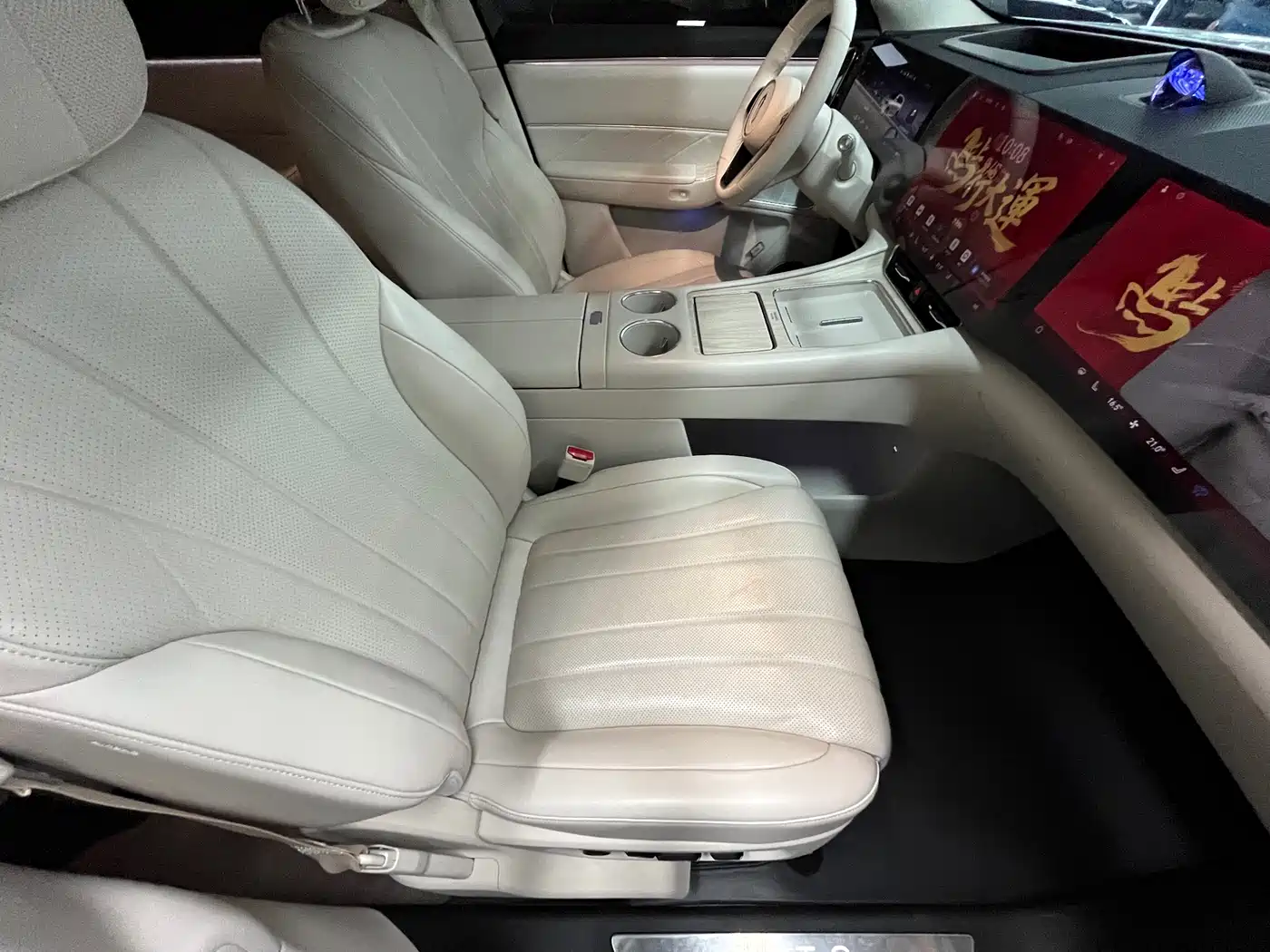 AITO Wenjie AITO M8 2025 Model Extended Range Max+ Edition 53.4kWh 6-Seater фото 15