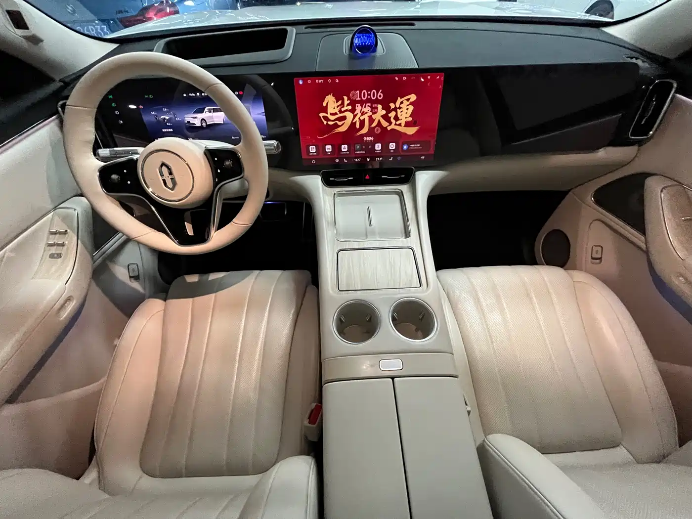 AITO Wenjie AITO M8 2025 Model Extended Range Max+ Edition 53.4kWh 6-Seater фото 11