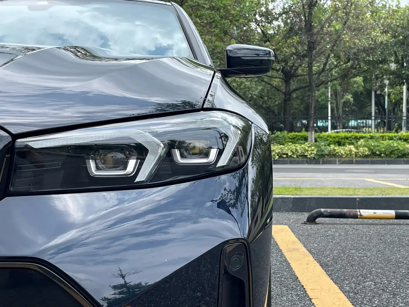 BMW 3 Series 2025 330Li M Sport Night Edition фото 8