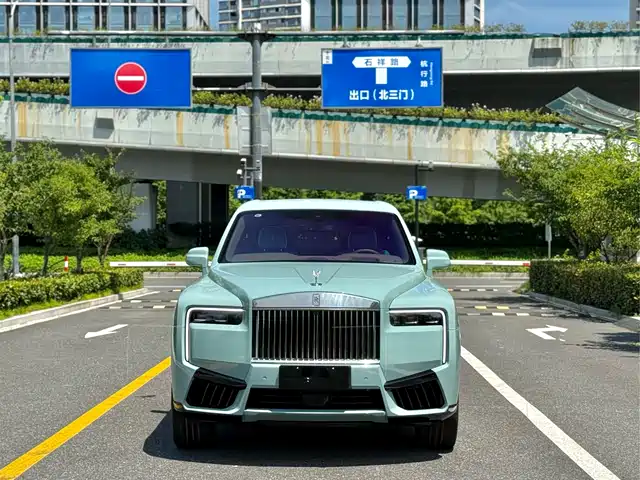  Rolls-Royce Cullinan 2024 4-Seater