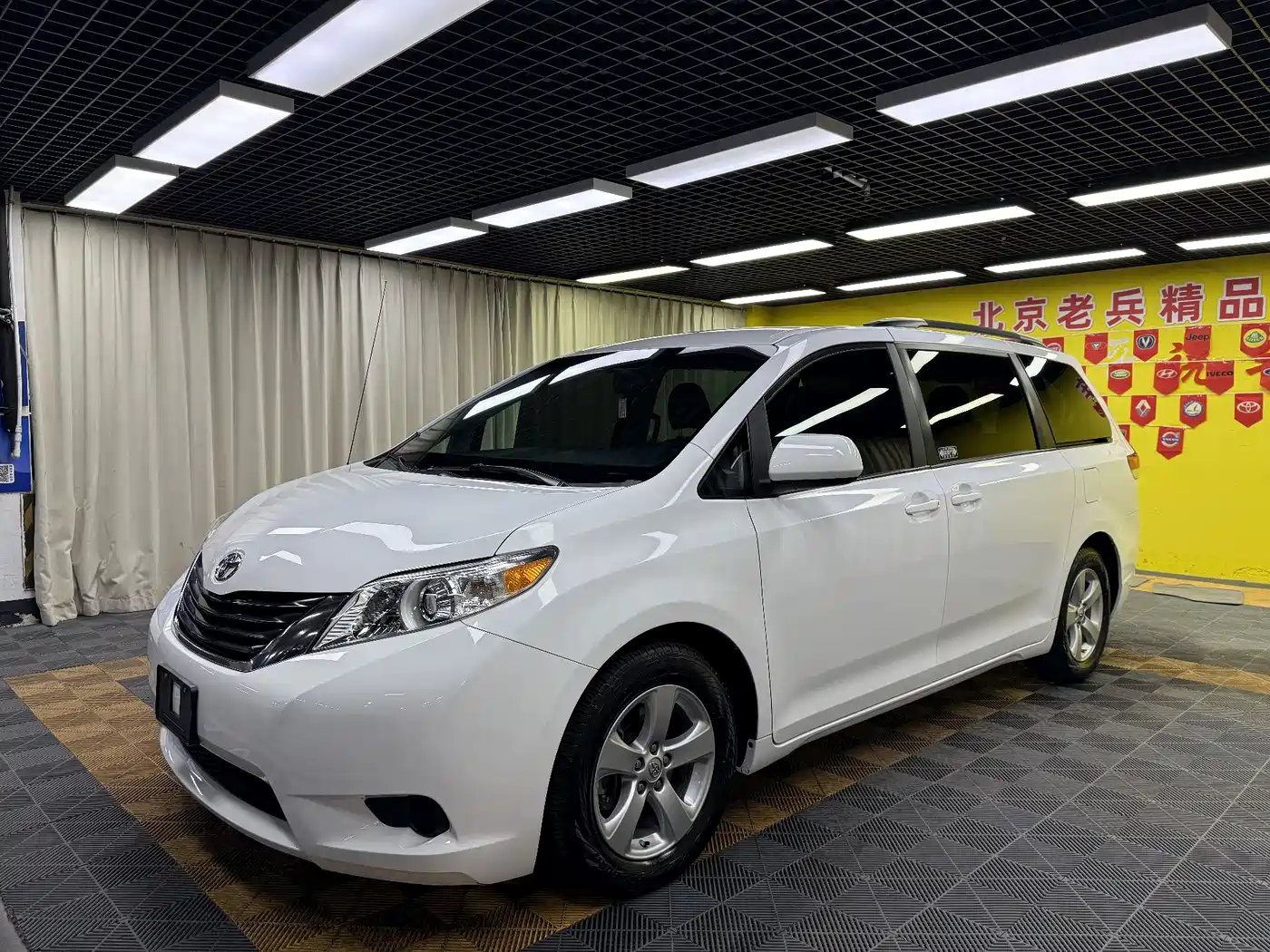 Toyota Sienna 2015 3.5L 2WD LE