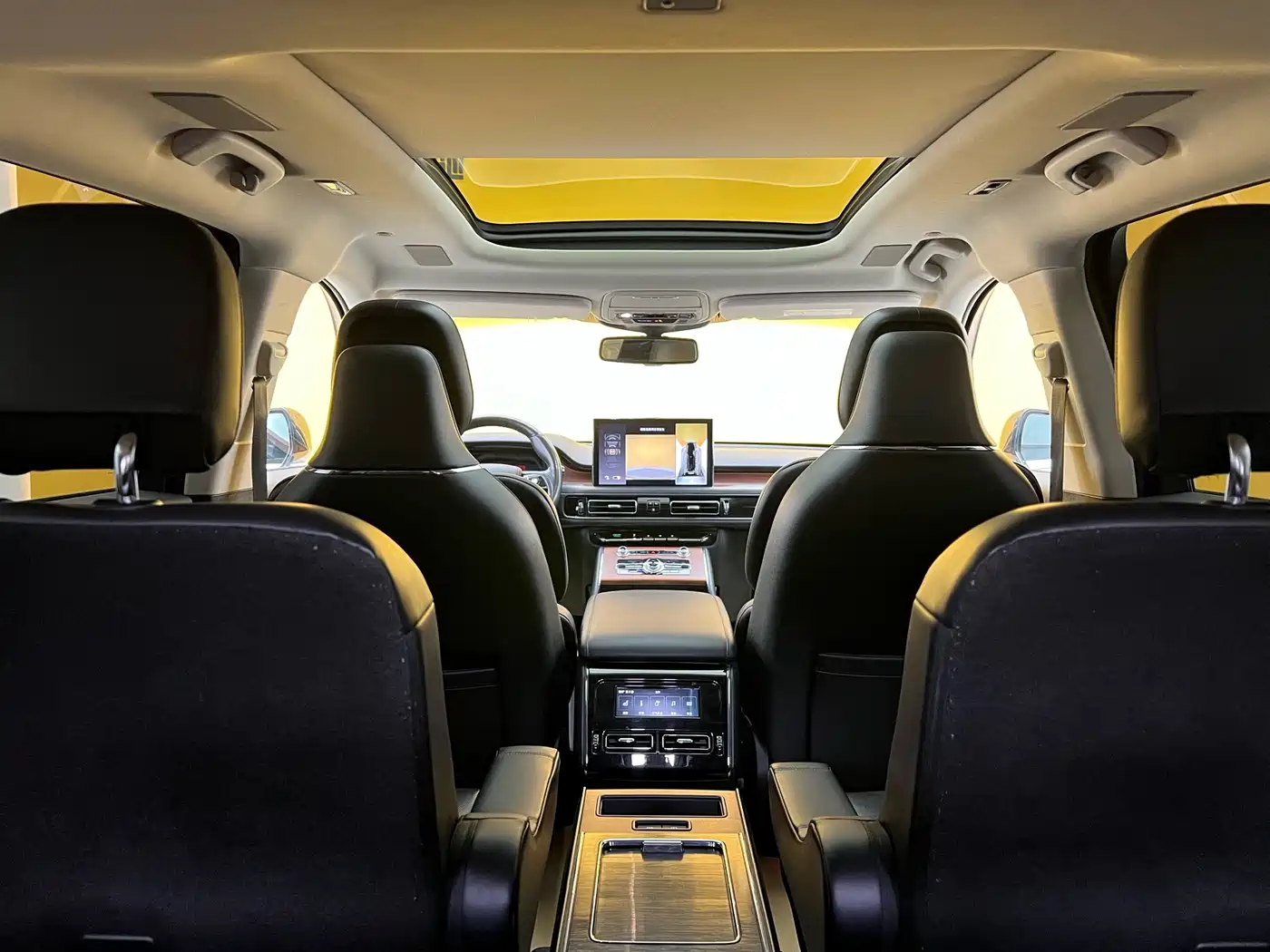 Photo 37 - Lincoln Aviator