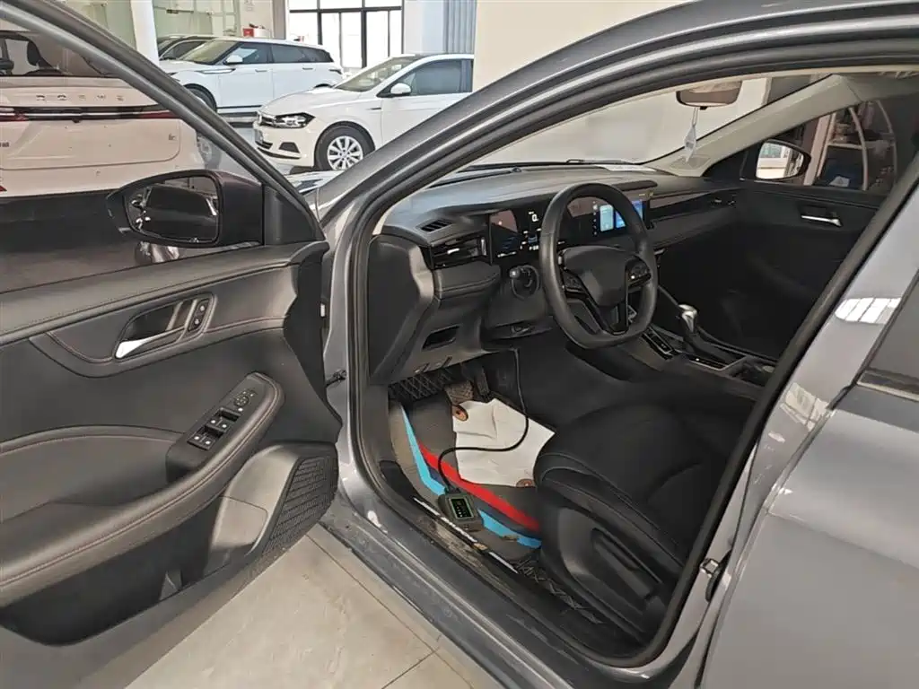 Roewe i5 2025 2023 1.5L CVT Luxury Edition