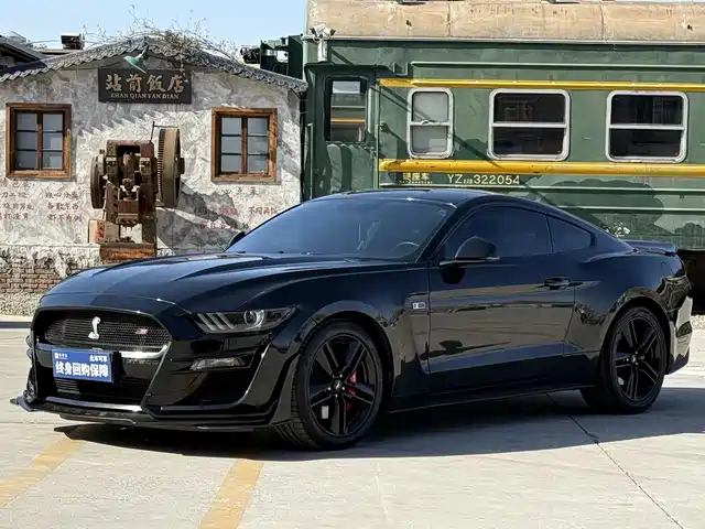 FORD MUSTANG