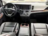Photo 15 - Toyota Sienna